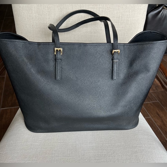 Authentic Michael Kors Genuine Leather Shoulder Bag+a bonus silk scarf - Picture 8 of 13